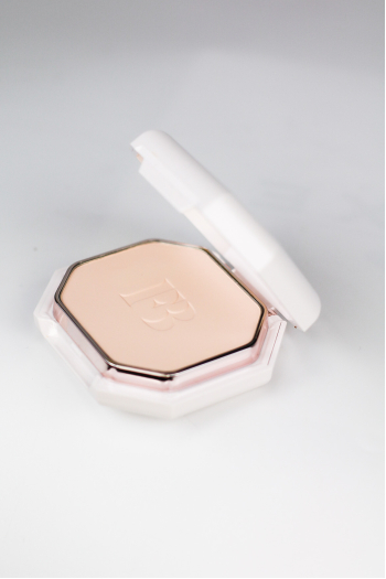 Пудра Fenty Beauty Pro Filt'r Soft Matte Powder Foundation 105