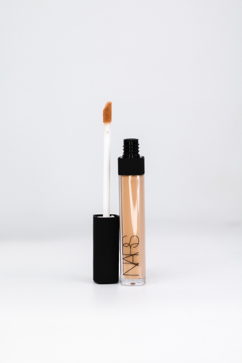 NARS Консилер під очі у відтінку: LIGHT 2.6 VAFE CON LECHE